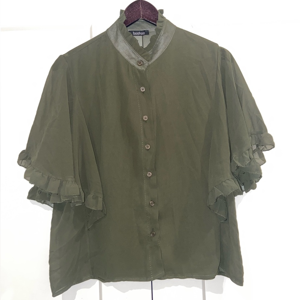 NWT Women’s BooHoo Green Button Blouse Size 14